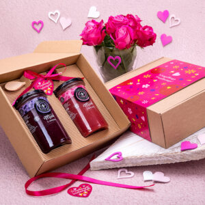 Zestaw upominkowy na Walentynki w pudełku kartonowym z opaską okolicznościową, zawieszką i łyżeczką z 2 miodami 650g do wyboru