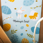 Zestaw upominkowy na Wielkanoc w pudełku kartonowym z opaską okolicznościową, zawieszką i łyżeczką z 2 miodami 650g do wyboru