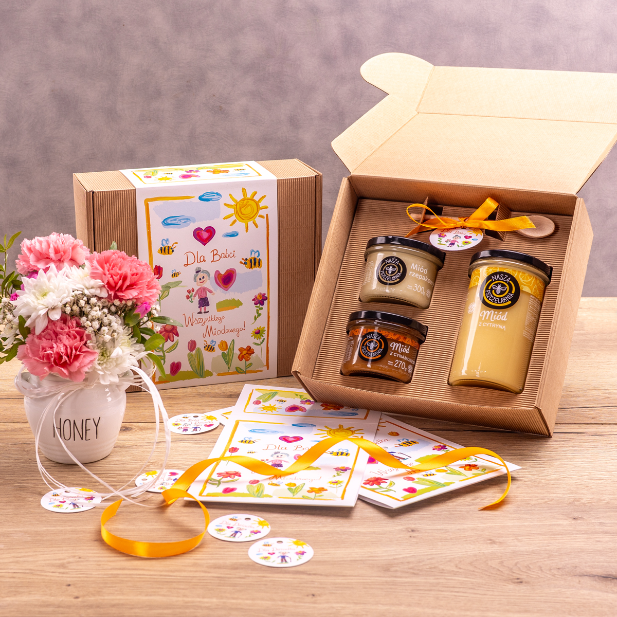 1 duży miód i 2 miodki w pudełku na Dzień Babci i Dziadka