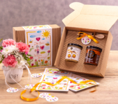 2 miody w pudełku na Dzień Babci i Dziadka z 1 znakiem zodiaku