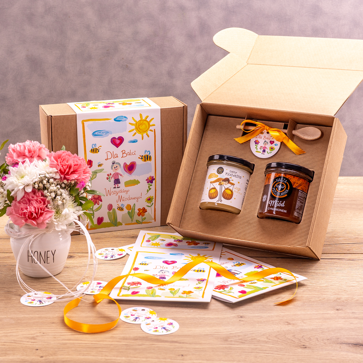 2 miody w pudełku na Dzień Babci i Dziadka z 1 znakiem zodiaku