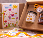 2 miody w pudełku na Dzień Babci i Dziadka z 1 znakiem zodiaku