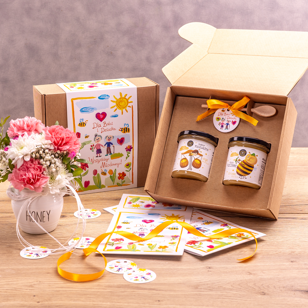 2 miody w pudełku na Dzień Babci i Dziadka z 2 znakami zodiaku