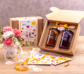 2 duże miody w pudełku na Dzień Babci i Dziadka