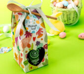 1 miód w kolorowym pudełku na Wielkanoc