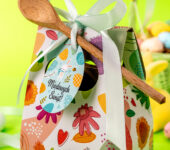 1 miód w kolorowym pudełku na Wielkanoc