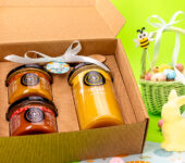 1 duży miód i 2 miodki w pudełku na Wielkanoc