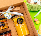 1 duży miód i 2 miodki w pudełku na Wielkanoc