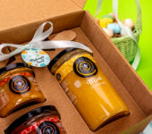 1 duży miód i 2 miodki w pudełku na Wielkanoc