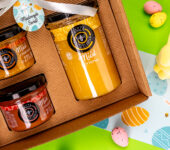 1 duży miód i 2 miodki w pudełku na Wielkanoc