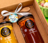 2 duże miody w pudełku na Wielkanoc