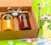 2 duże miody w pudełku na Wielkanoc