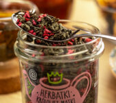 Herbata zielona Gunpowder z maliną – Herbatki Królowej Matki