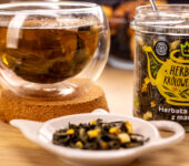 Herbata zielona Gunpowder z mango – Herbatki Królowej Matki