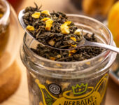Herbata zielona Gunpowder z mango – Herbatki Królowej Matki